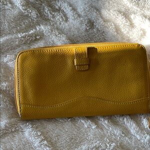 Tignanello pebbled Leather yellow Women’s Wallet. Zip around. Keyholder. No flaw